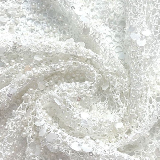 Кружевное полотно с бусинами и пайетками Кружевное полотно с бусинами и пайетками